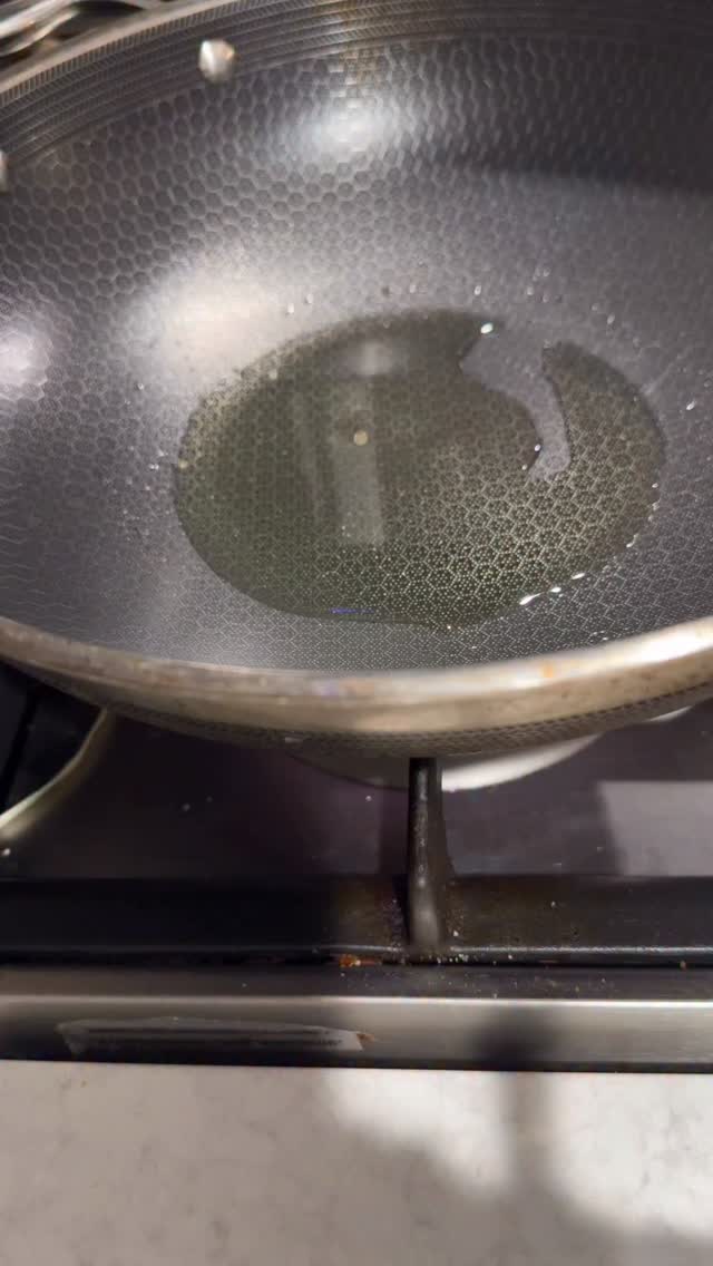 Leftover brisket? Not in this house. 

Took some Snake River Farms American Wagyu brisket, chopped it up, and tossed it into a ripping hot pan with day old rice, frozen peas & carrots, scrambled eggs, and a splash of soy. Let it crisp. Let it sizzle. Let that Wagyu fat work its magic.

Finished it off with pickled red onions, fresh scallions, and a drizzle of your favorite BBQ sauce… and just like that, leftovers turned into a weeknight flex.

This is how you stretch a brisket cook the right way.

#TeamSRF #thesrfexperience #friedrice #brisket #bbq